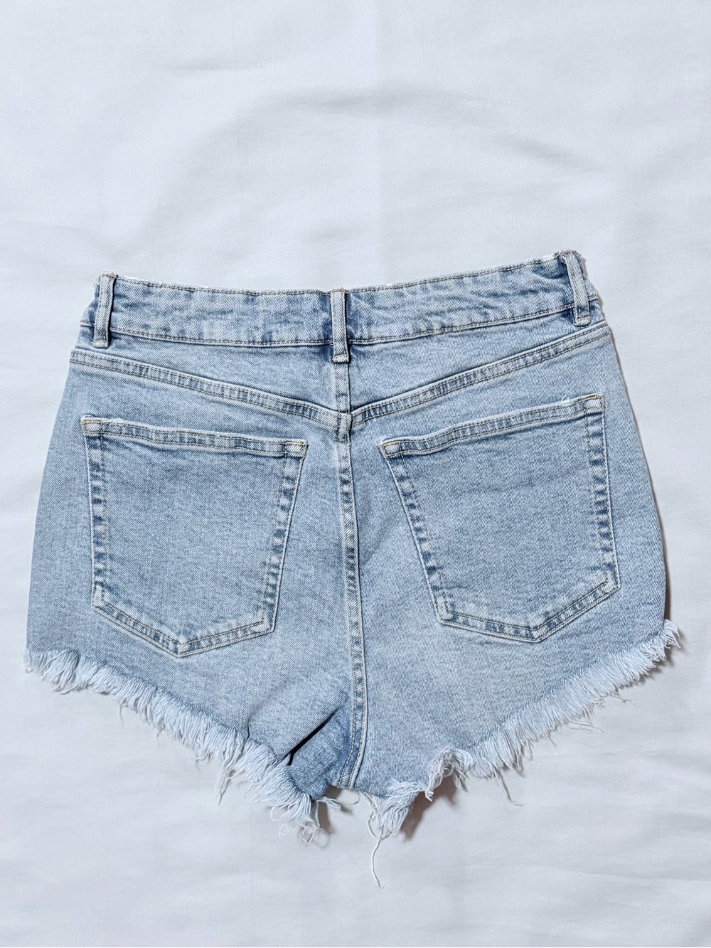 Zara High Rise Light Wash Distressed Frayed Jean Denim Shorts Size 6 | 28 - Picture 3 of 7